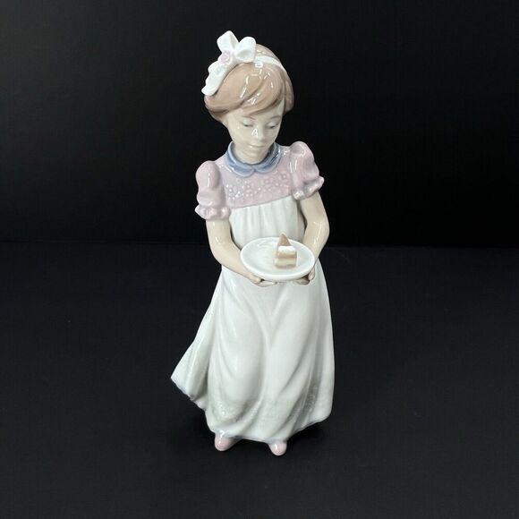 LLADRO 5877 & 5429 Guest Of Honor Boy & Girl Happy Birthday Cake Figurine Pair - Picture 7 of 13